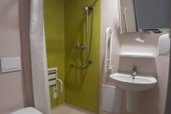 Łazienka dostosowana do potrzeb osób niepełnosprawnych